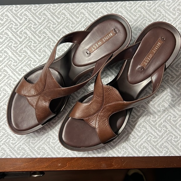 Nine West wedge sandals 10M - Picture 2 of 3